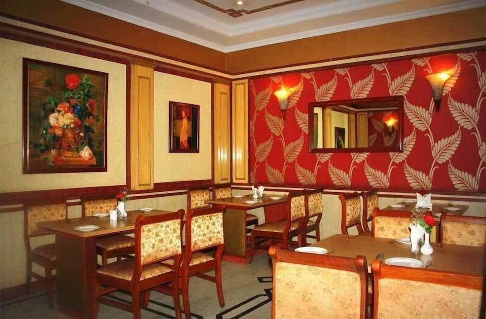 Pallavi International Hotel 18/25