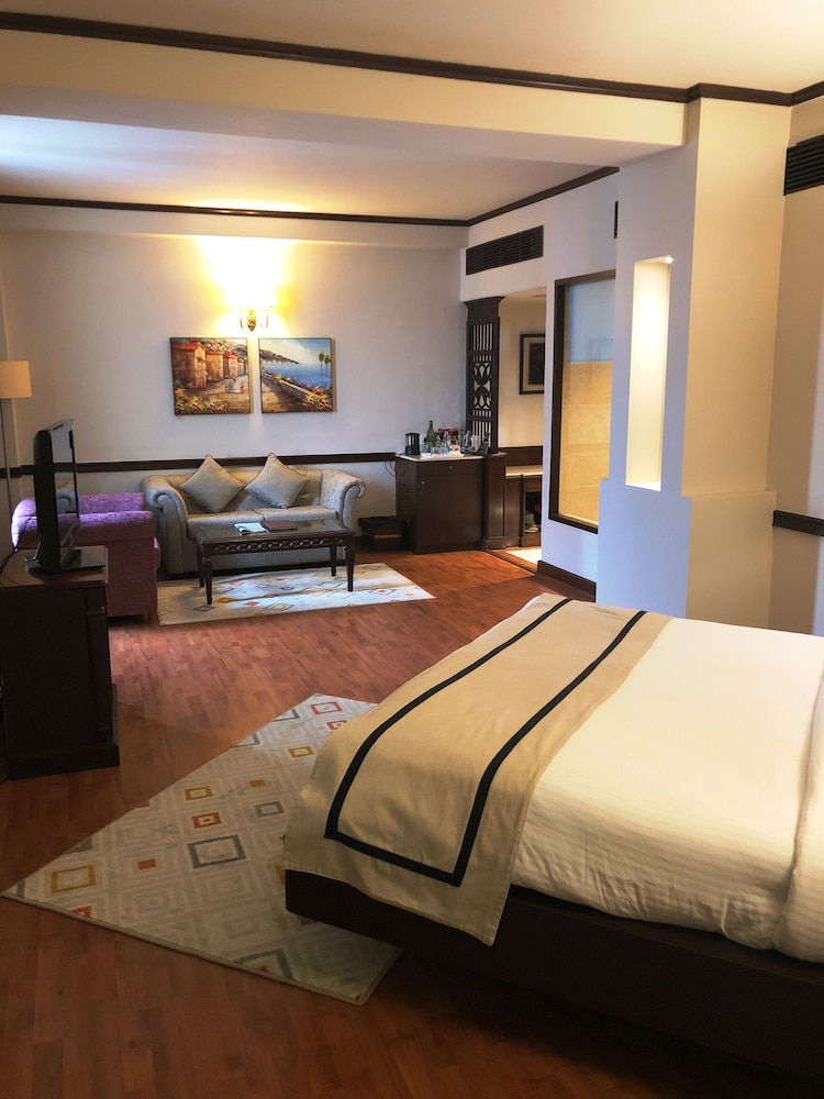 HOTEL PRESIDENT 15/35