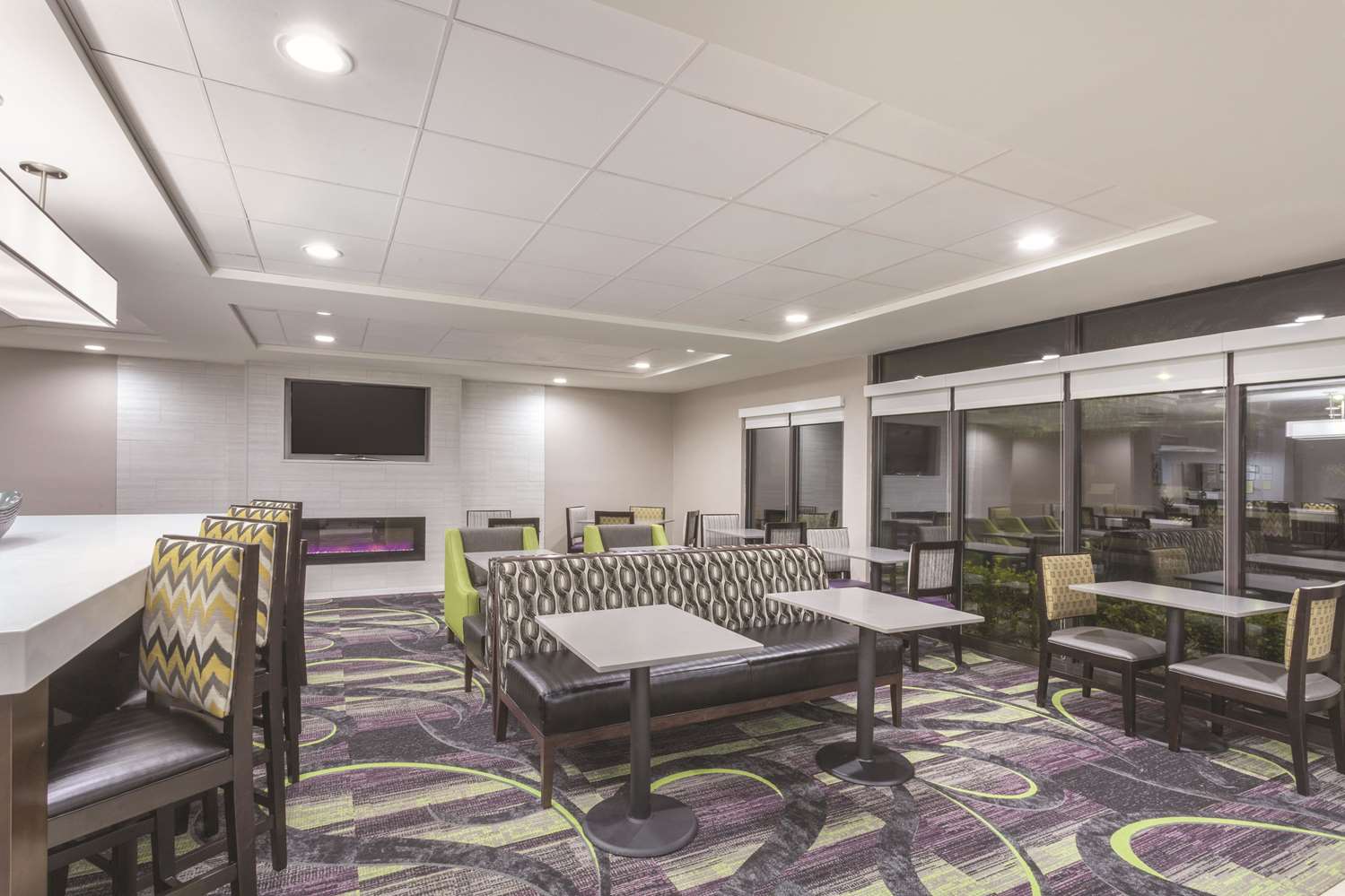 La Quinta Inn & Suites by Wyndham Columbus North 11/15