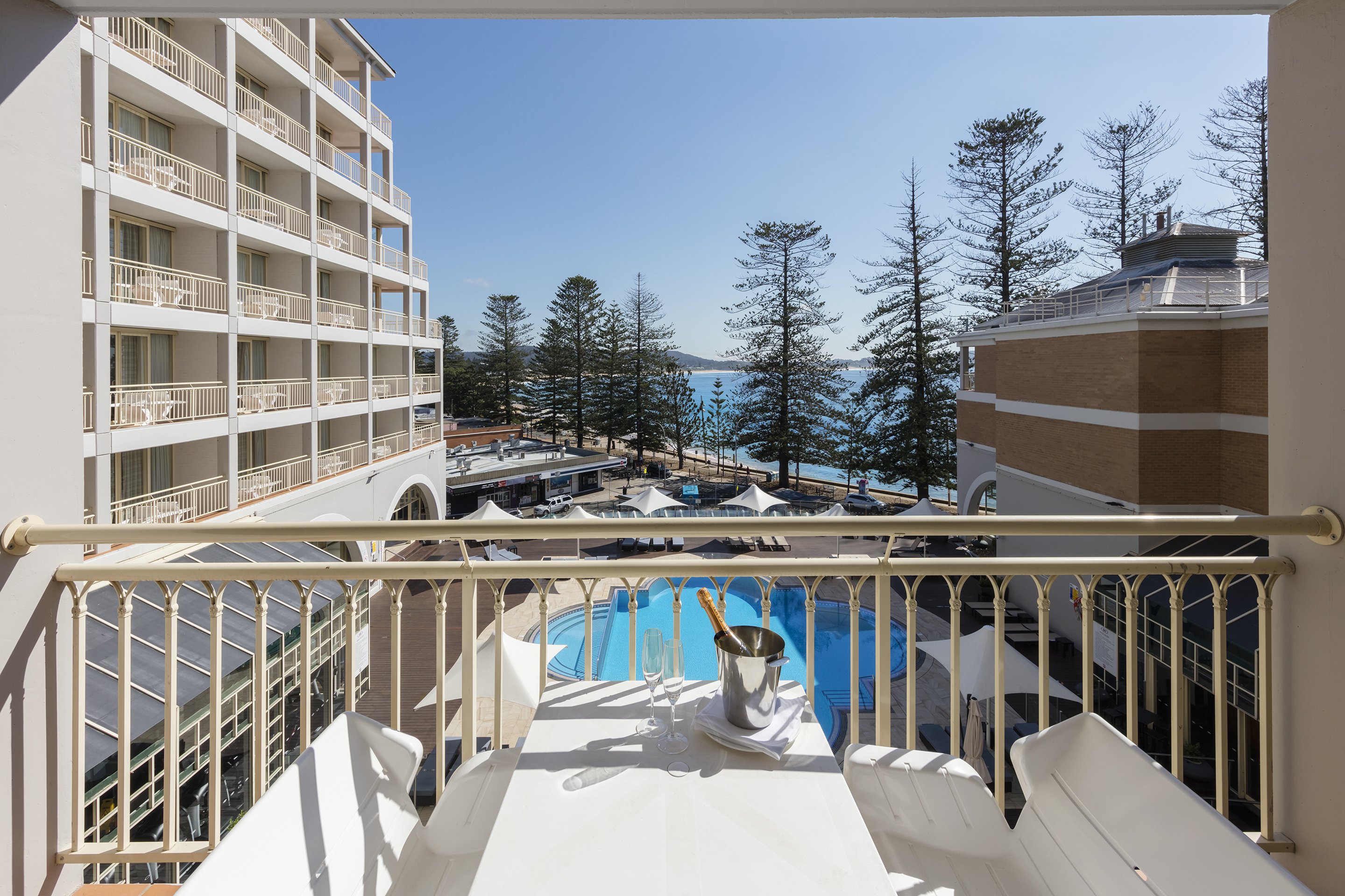 Crowne Plaza Terrigal 9/75