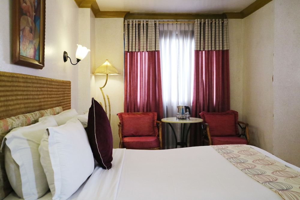 Golden Pine Hotel 7/41