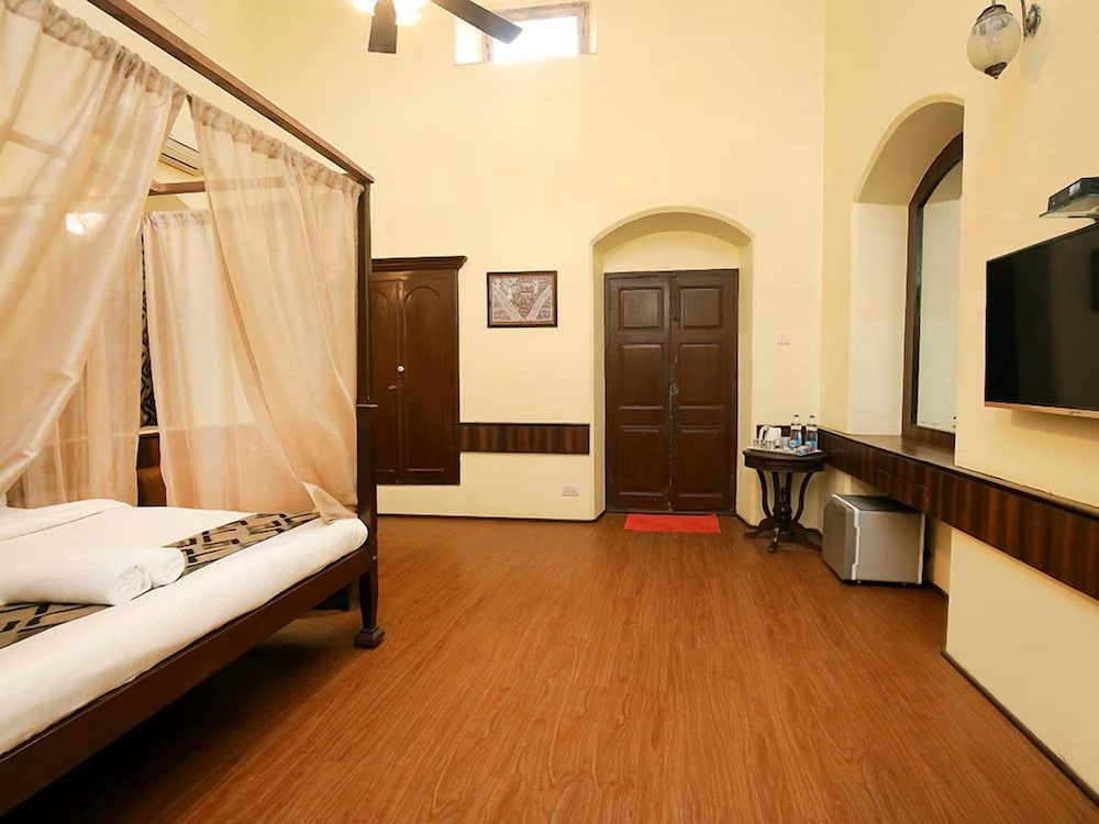 Heritage, Family, King Bed, Pool View