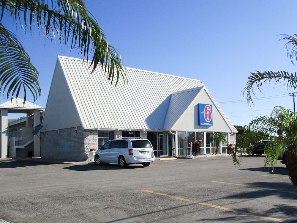 Studio6 Englewood, FL 50/61