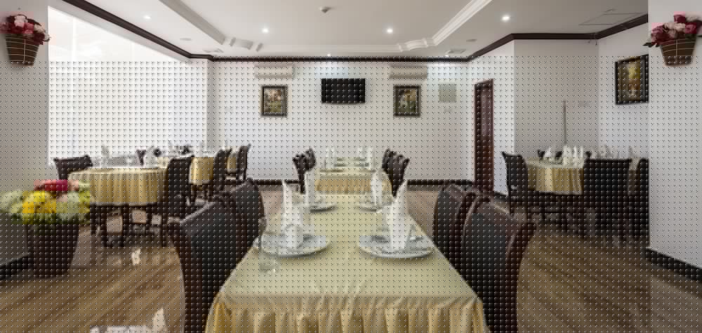 The Mou Hotel 36/41