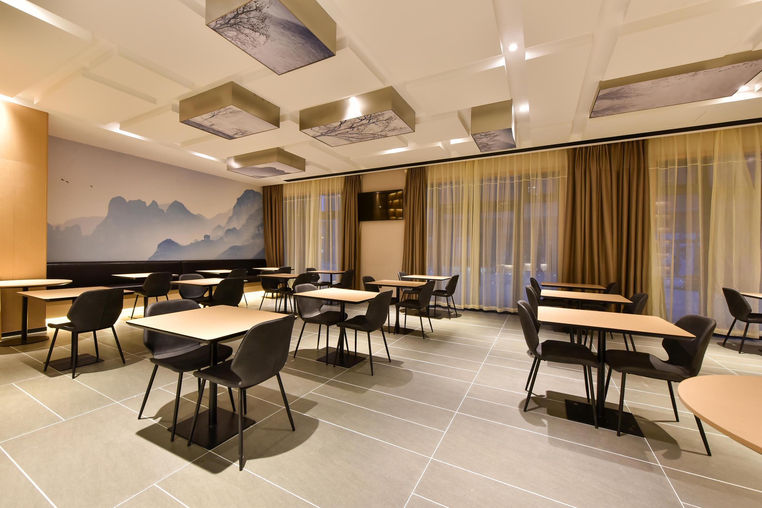 Atour Hotel Tianjin Binhai International Airport 18/27
