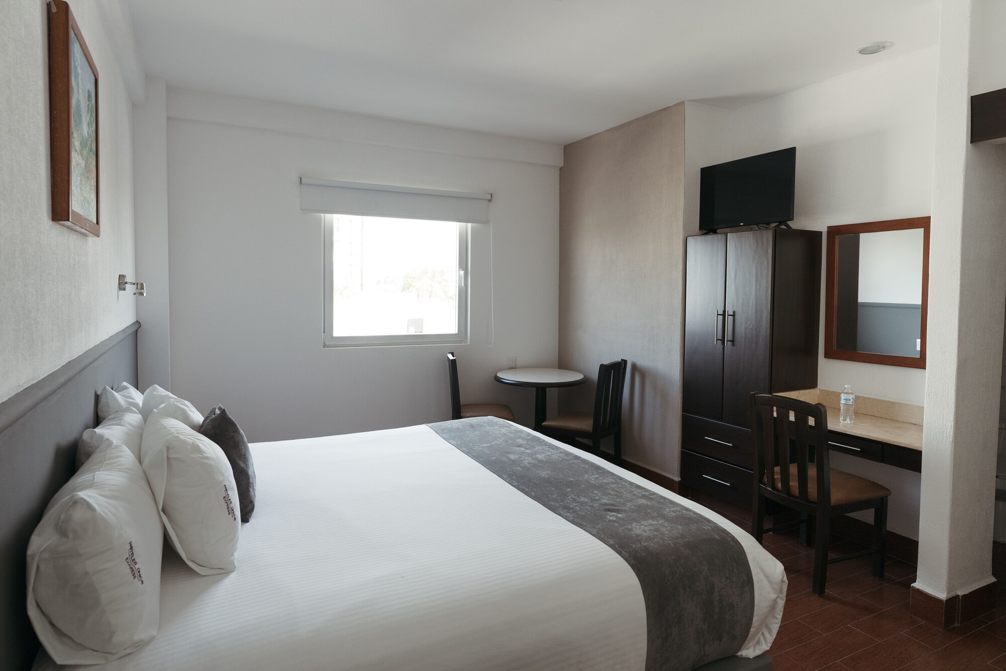 BUSINESS, KING BED