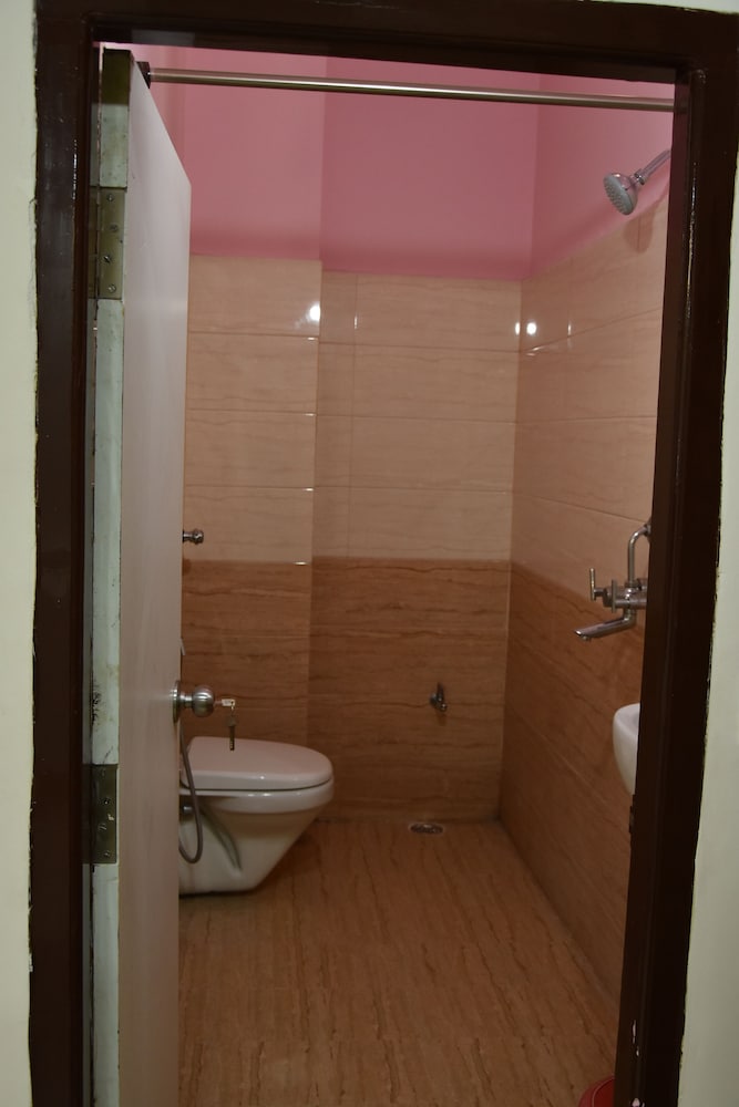 Hotel Sarweshwary 25/47