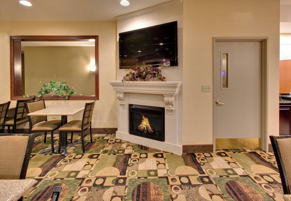 Holiday Inn Express Hotel And Suites Pleasant Prairie Kenosha 35/41