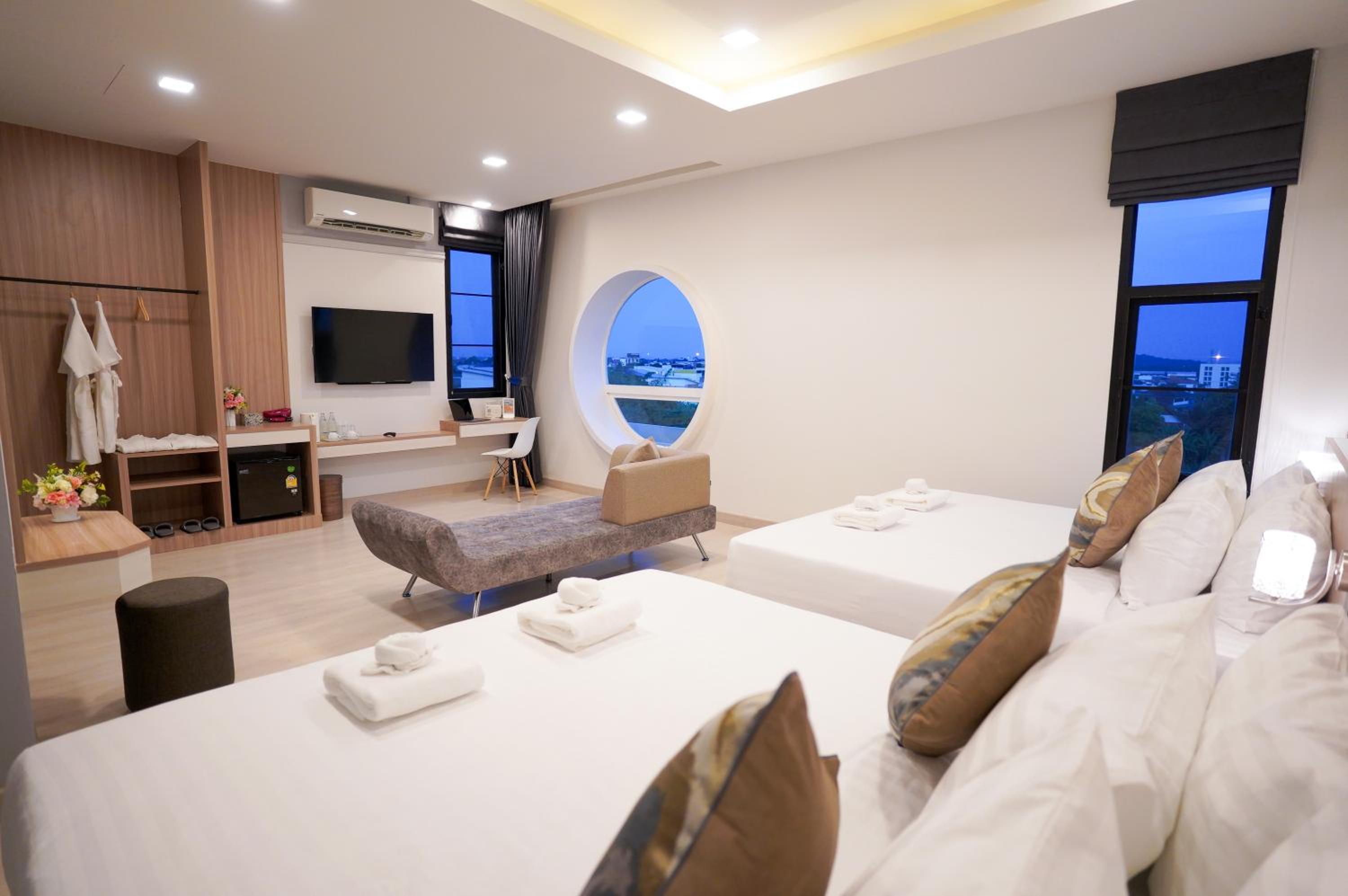 Premier, Family, 2 King Beds