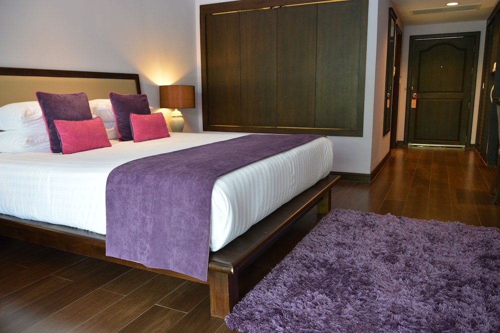 SIR JAMES RESORT SARABURI 10/50