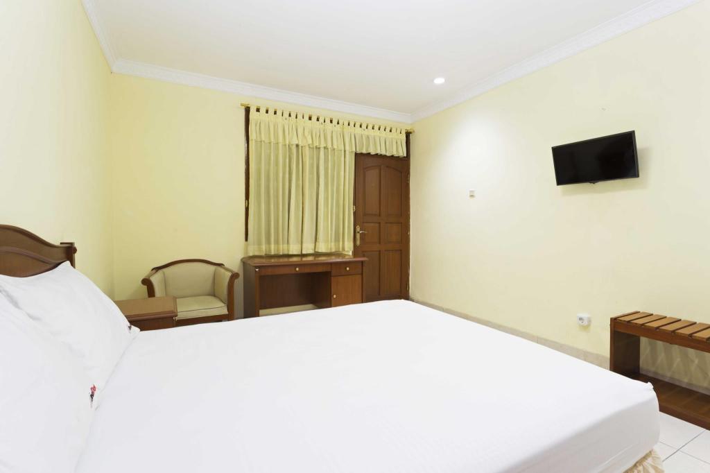 Reddoorz Plus Near Ciputra World Kuningan 2 11/50