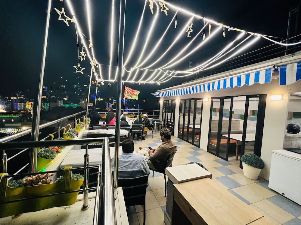 Hotel Madni Royale 47/50