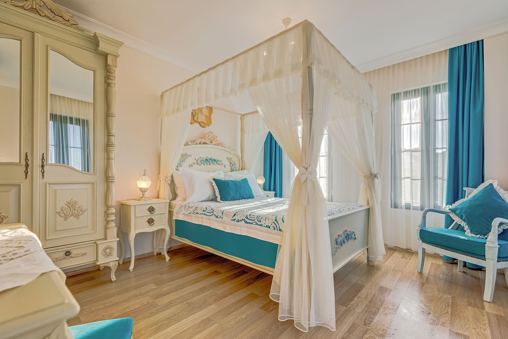 ROOM, TWIN BEDS, CITY VIEW