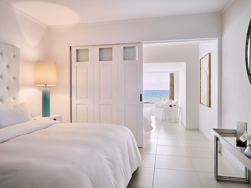 Yali, Petite, Suite, King Bed, Sea Front, Shared Pool, 2 Sofa