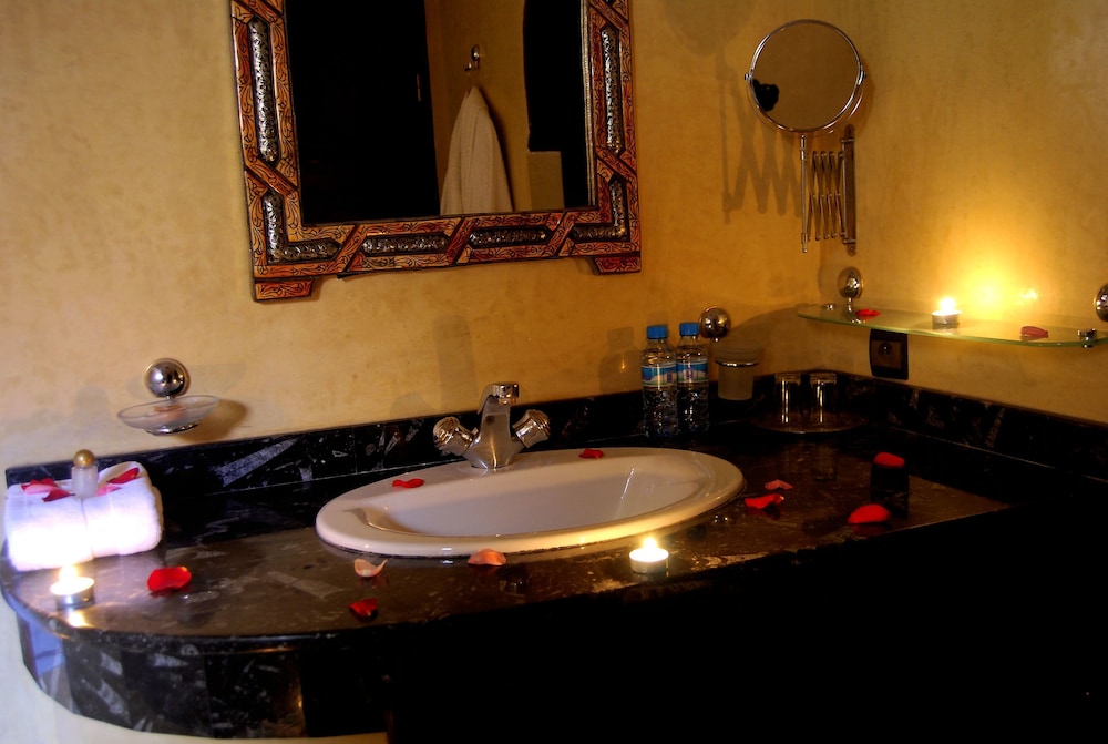 HONEYMOON, SUITE