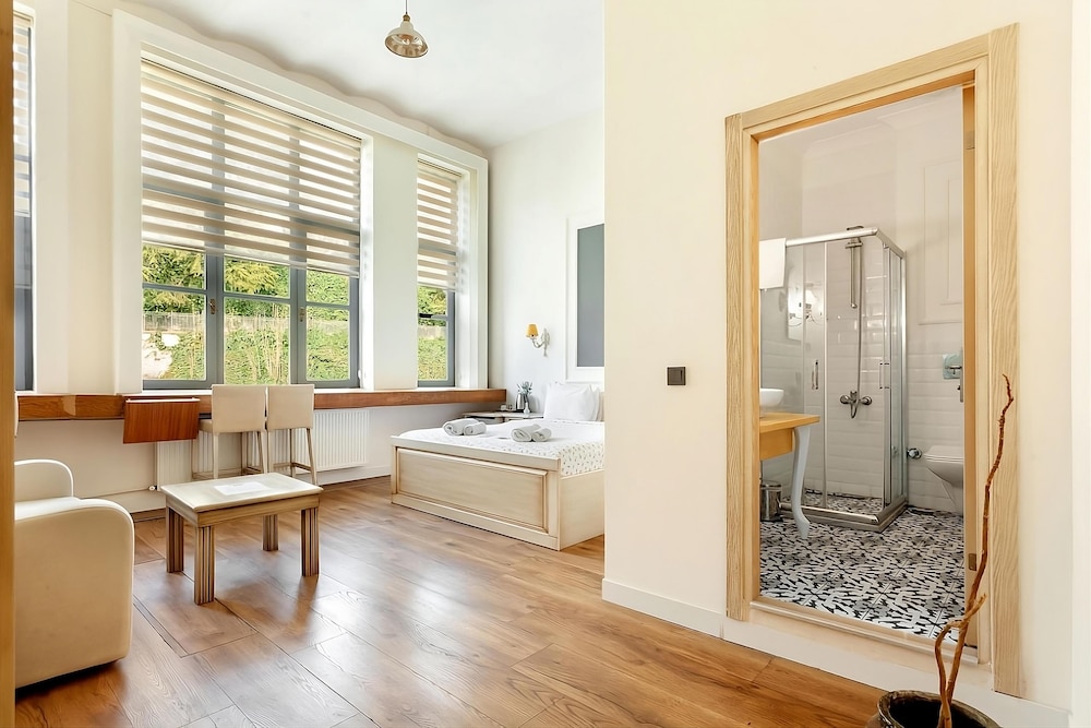Cezayir Rooms 38/60