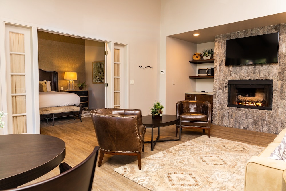 Inn At Pasatiempo 12/28