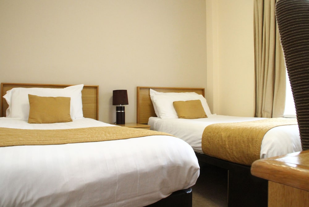 Exeter Court Hotel 20/66