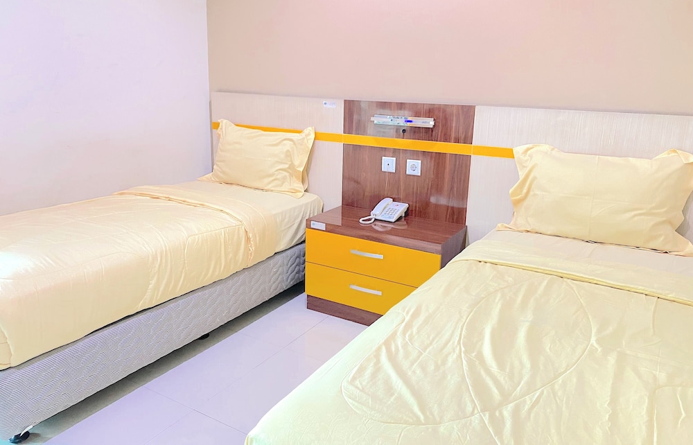 DELUXE, TWIN BEDS