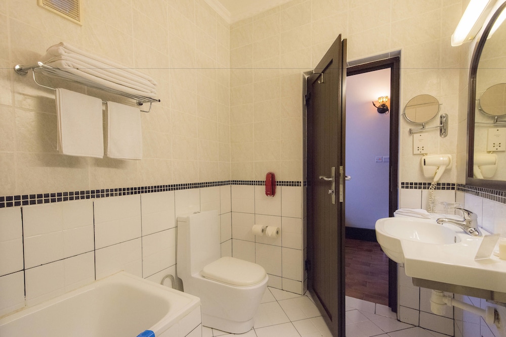 Protea Hotel by Marriott Dar es Salaam Courtyard 13/49