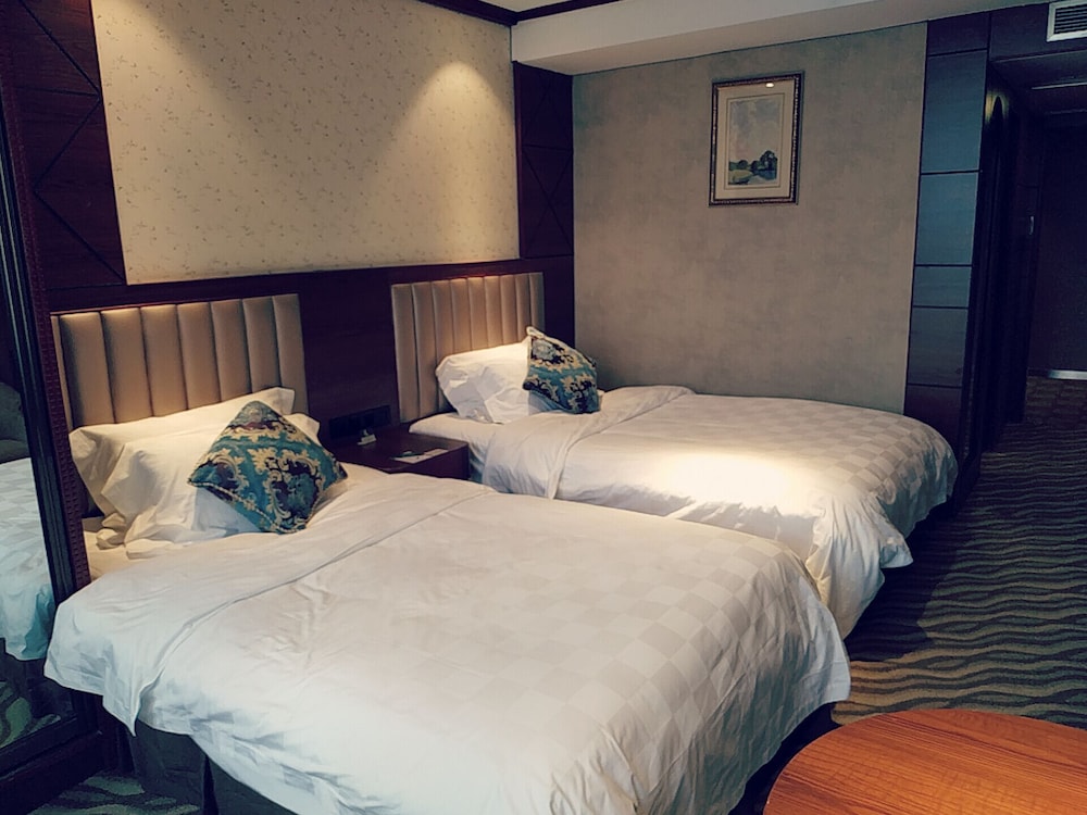 DELUXE, TWIN BEDS