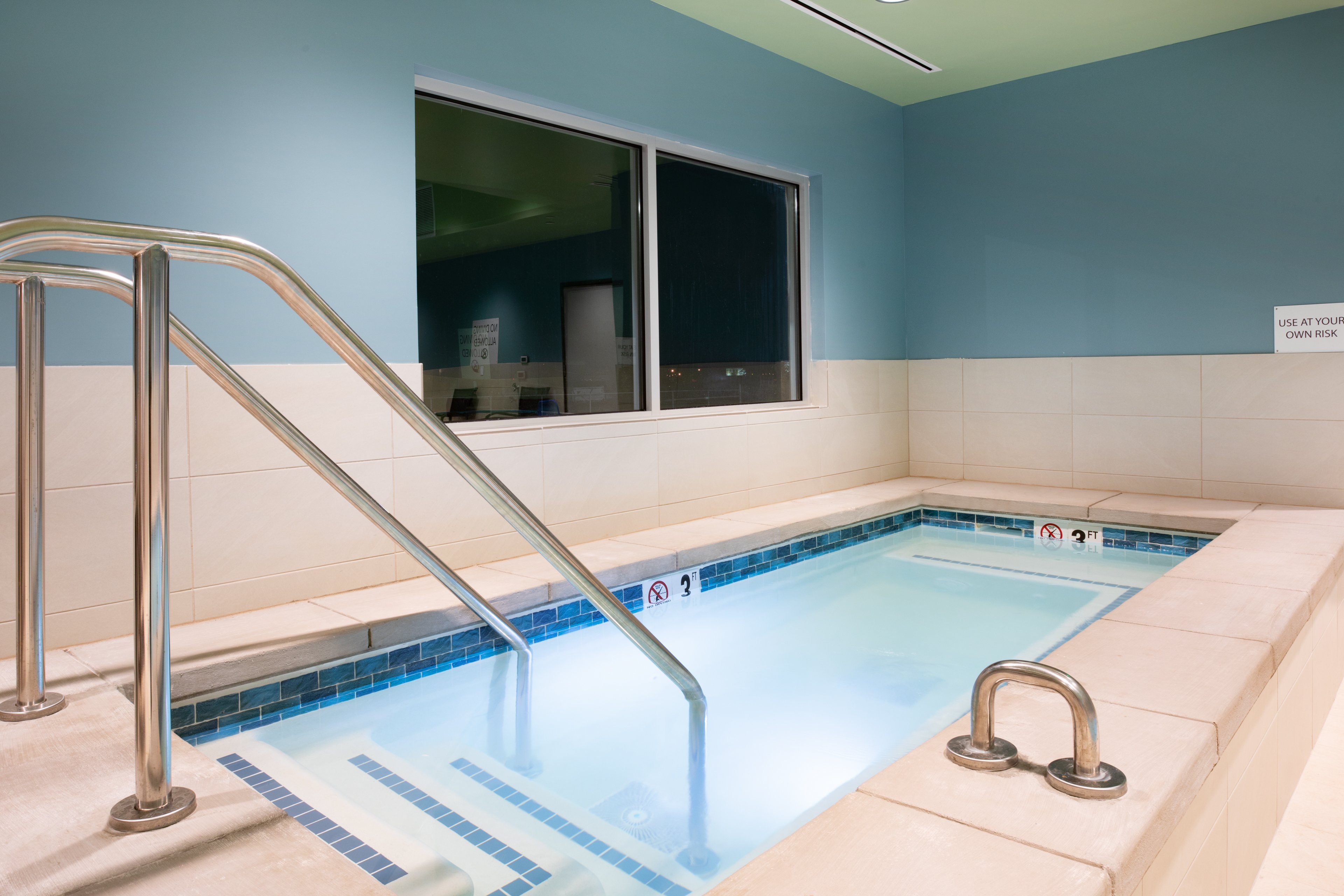 Holiday Inn Express Suites Ely 34/52