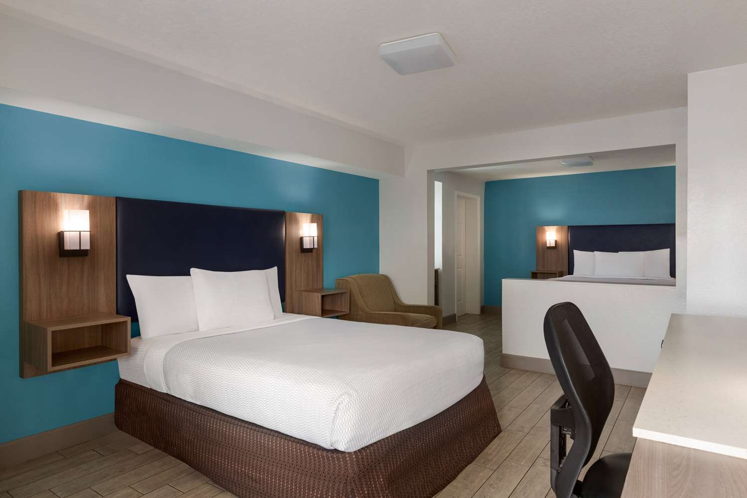 La Quinta Inn & Suites by Wyndham Oceanfront Daytona Beach 8/23