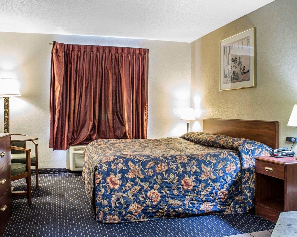 Econo Lodge Scranton near Montage Mountain 11/25
