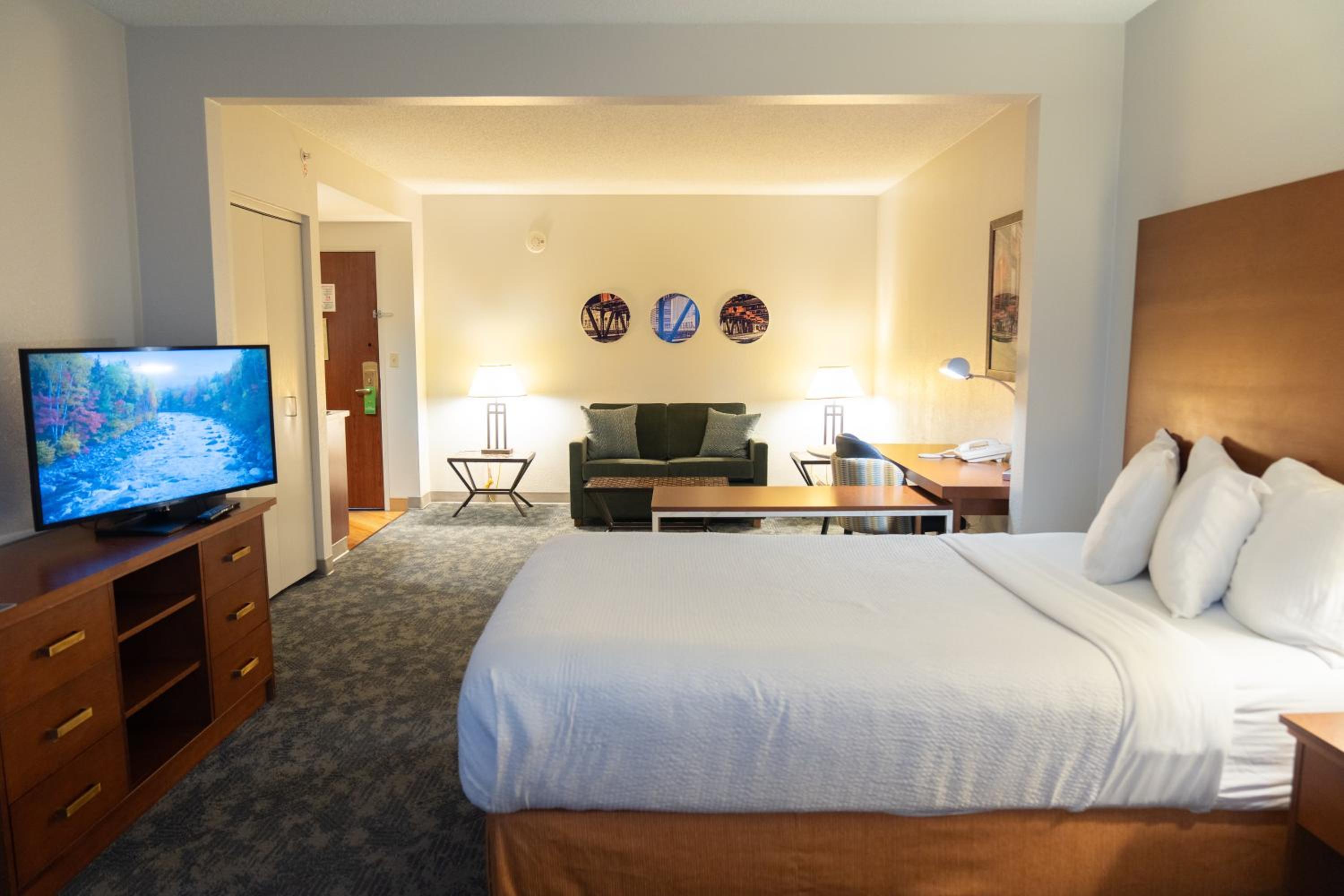 جناح تنفيذي بسريرين مزدوجين مع أريكة، La Quinta Inn & Suites by Wyndham Bannockburn-Deerfield 3/8