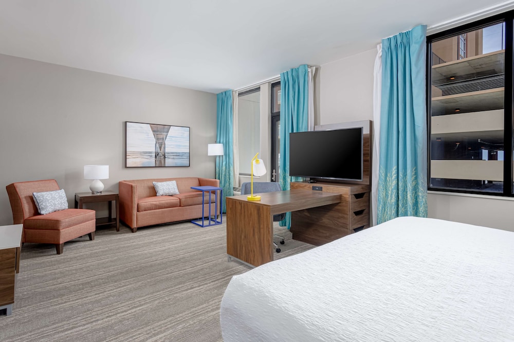 Studio, King Bed, Balcony, Accessible