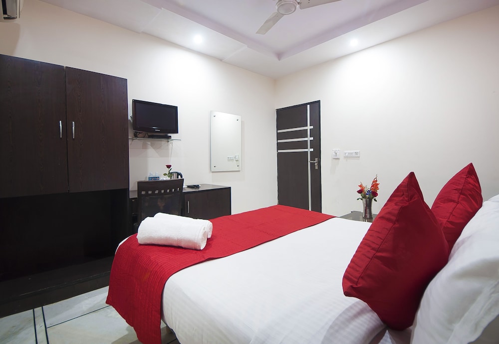 HOTEL APRA INTERNATIONAL 12/34