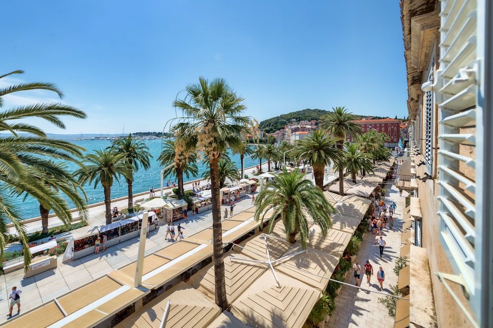 Palms Promenade Luxury Rooms 28/37