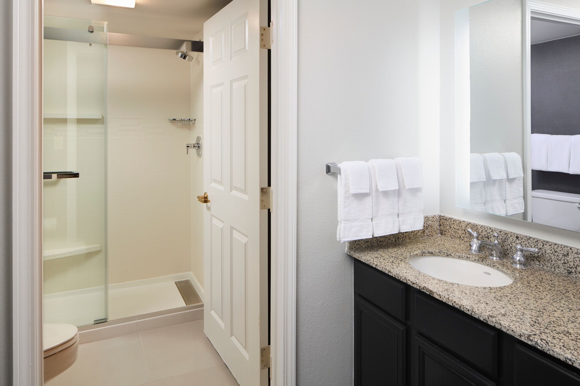 جناح بسرير كوين بغرفة نوم واحدة مع أريكة، Residence Inn By Marriott Arlington At Rosslyn 4/6