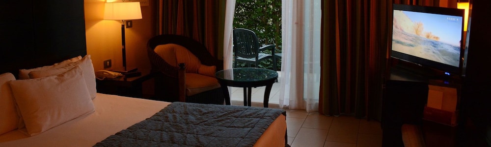 Reef Oasis Blue Bay Resort and Spa 18/48