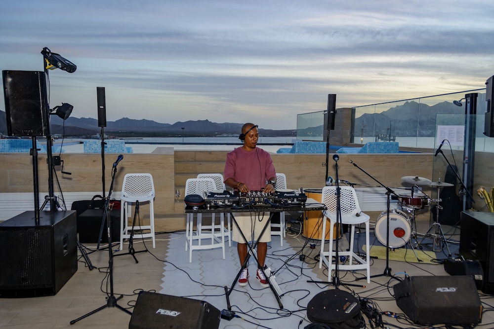 Ouril Hotel Mindelo 30/50