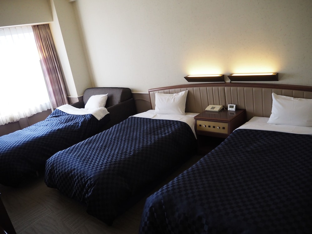 ROOM, TRIPLE, WEST WING
