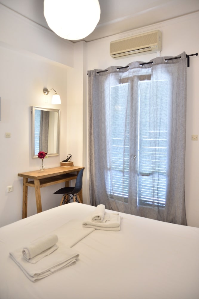 Aegina Hotel 25/73