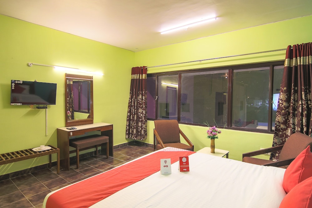 Oyo 10709 Hotel Sbt 14/23