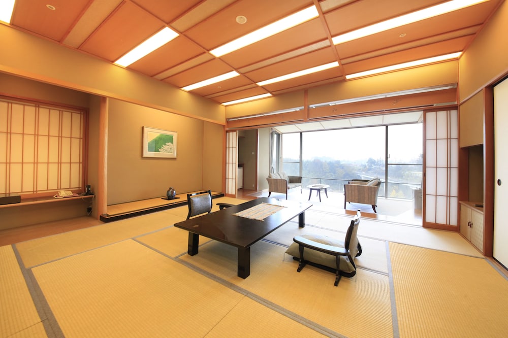Hotel Isobe Garden 8/28