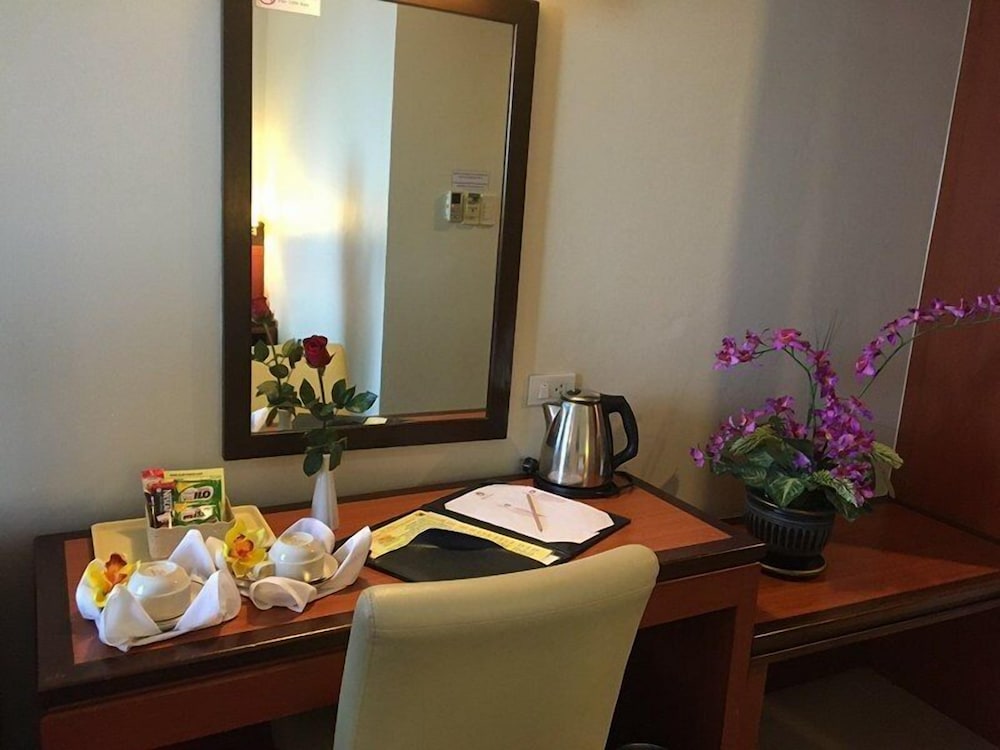 Hadyai Golden Crown Hotel 41/58
