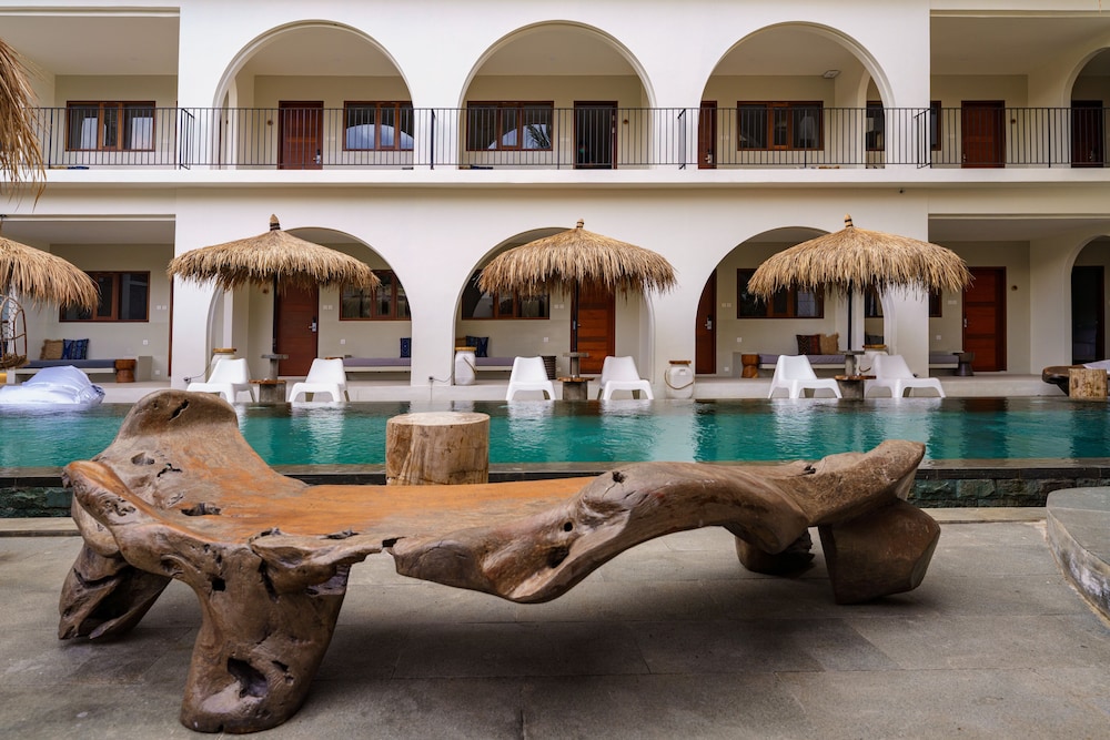El Tropico Boutique Hotel 30/50