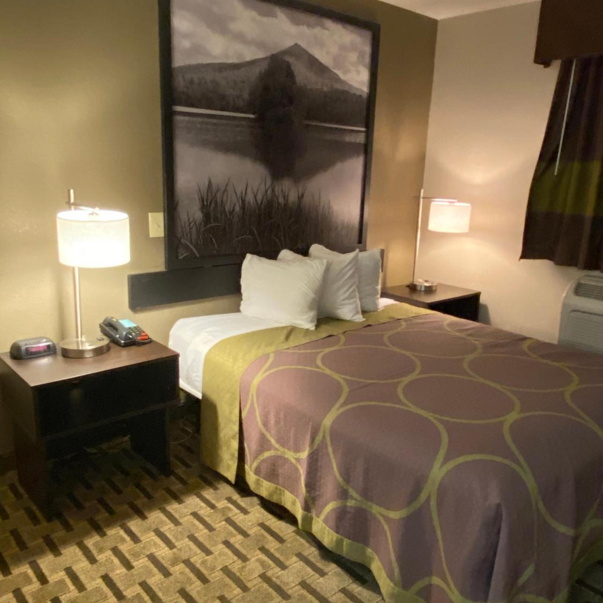 غرفة ديلوكس بسرير كينج، Super 8 By Wyndham Lynchburg Va 4/8