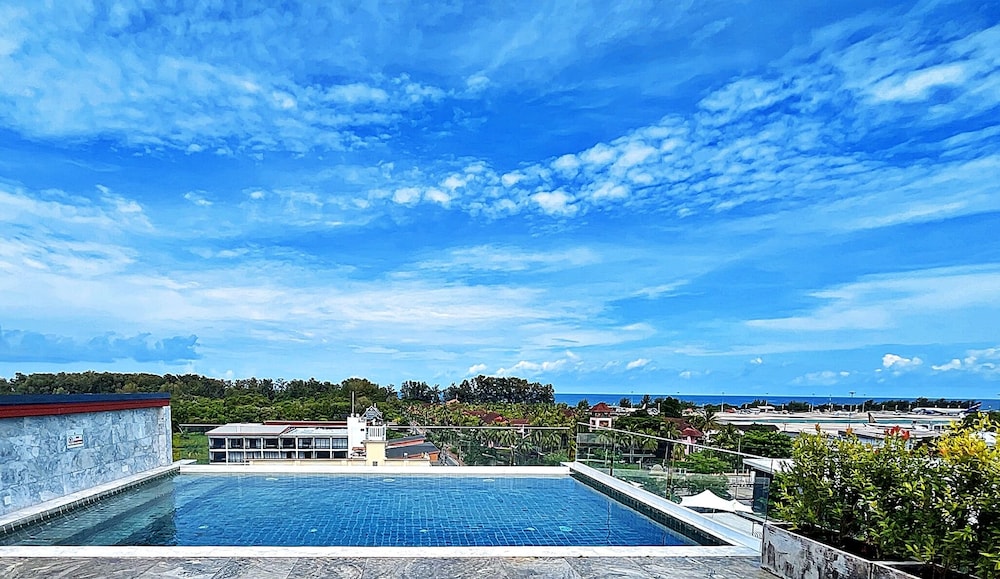 The Sixteenth Naiyang Beach Hotel 45/50