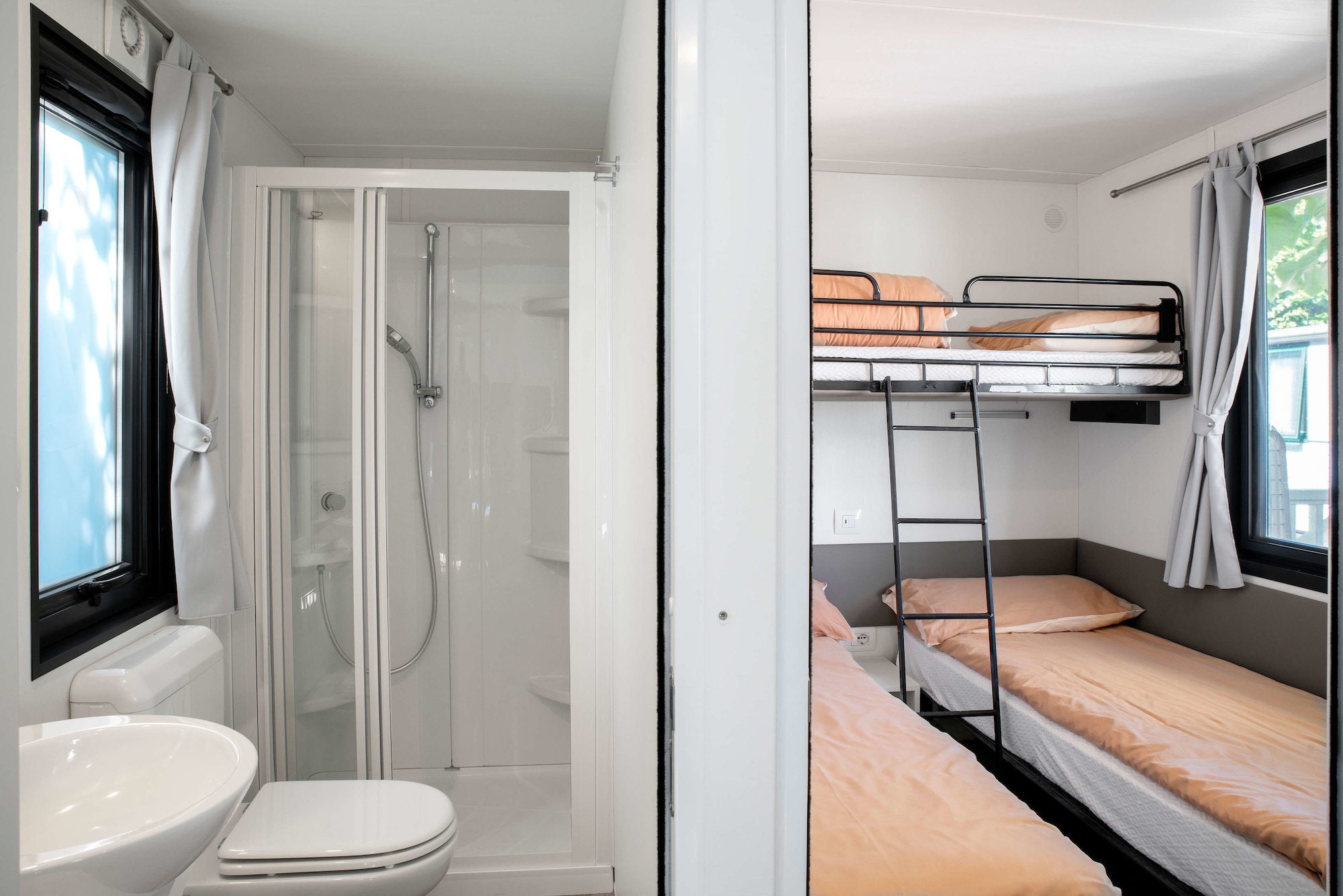 Mobile Home, 1 Queen and 3 Single Beds