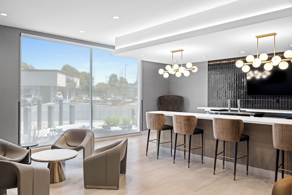 La Quinta Inn and Suites by Wyndham La Habra 45/60