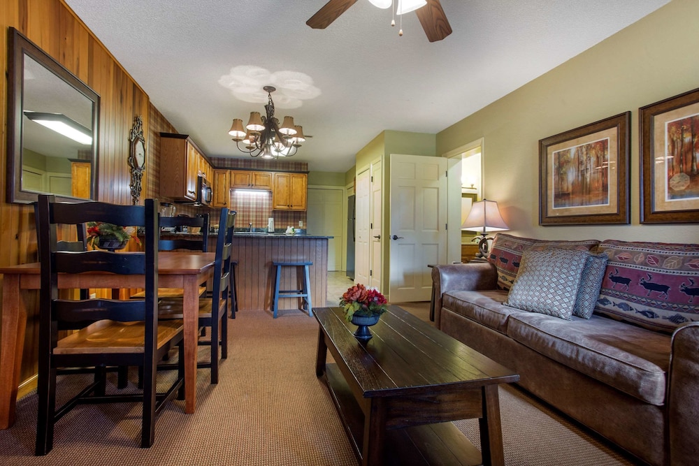 Bluegreen Vacations Blue Ridge Village, an Ascend Collection Resort 28/40