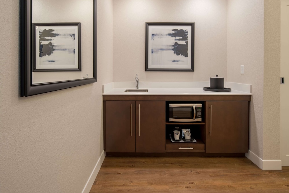 Hampton Inn and Suites by Hilton Portland-Pearl District 47/48