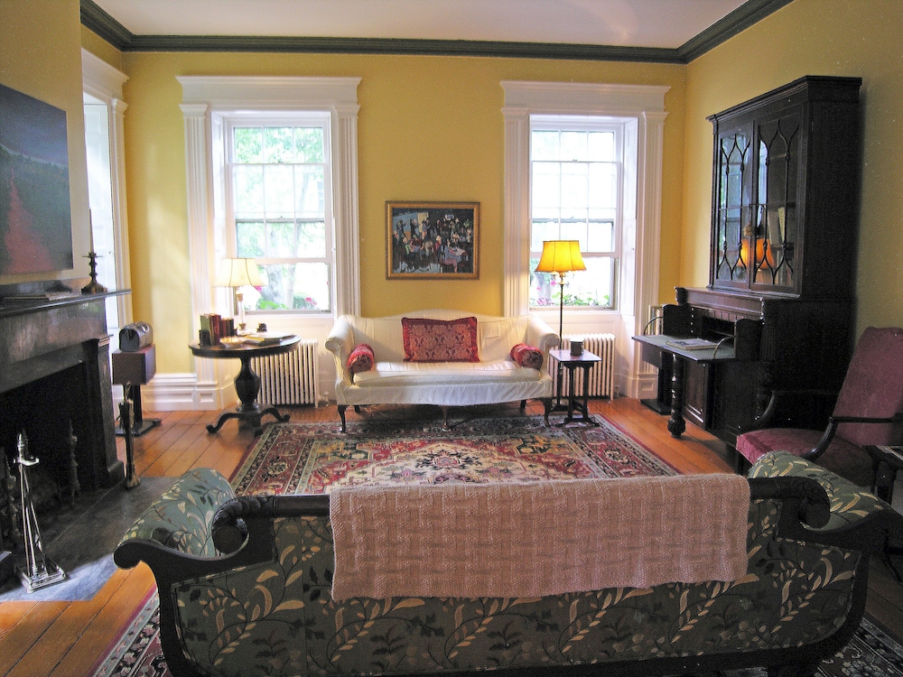 Delano Homestead Bed & Breakfast 40/64