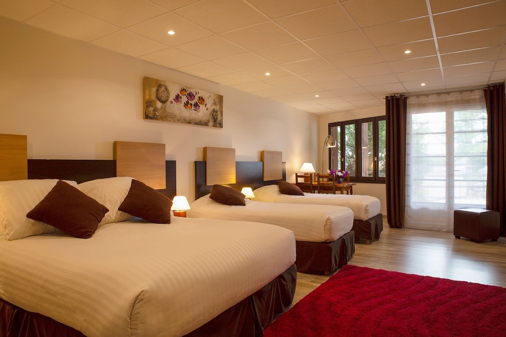 Hotel The Originals Super-Besse Est Auberge de la Petite Ferme 4/31