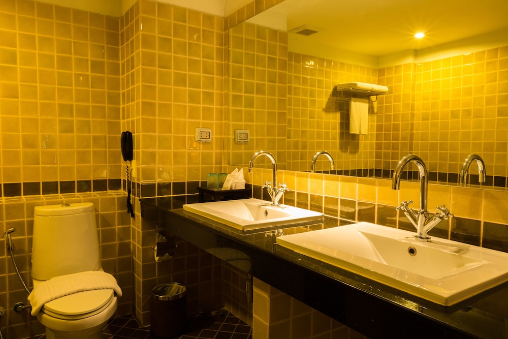 Royal Phala Cliff Beach Resort and Spa 50/50